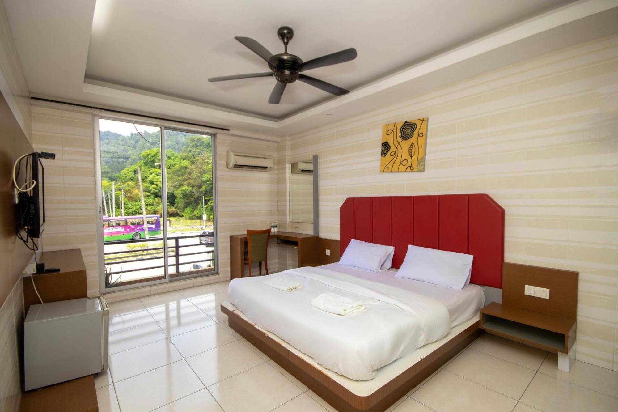 Jq Happy Lumut Hotel Exterior foto
